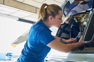 What Do You Learn in an Aircraft Mechanic Training Program? 