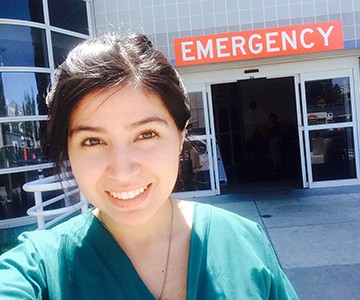 registered respiratory therapist working at hospital