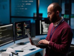 Exploring Career Paths in IT: From Network Administrator to Cybersecurity Specialist