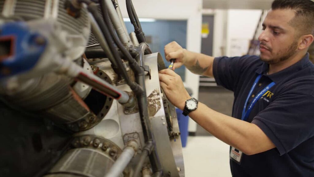 Aviation Maintenance Technology, Learn How to Become an Aircraft Mechanic