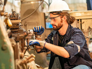 Guide to Becoming an Industrial Machinery Mechanic: How to Train for And Find Your Dream Job
